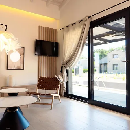 Ammos Luxury Pool Villas *