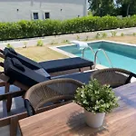 Olympus Seaside Luxury Pool *