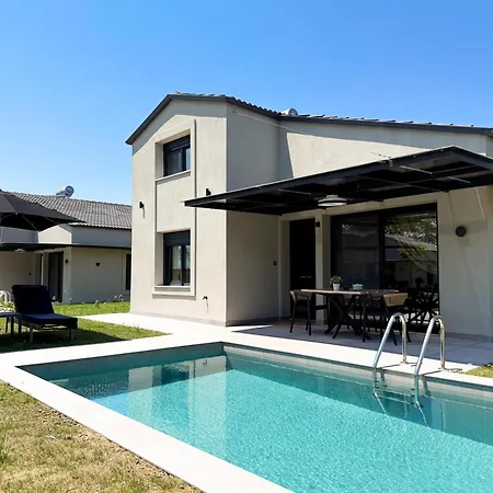 Ammos Luxury Pool Villas