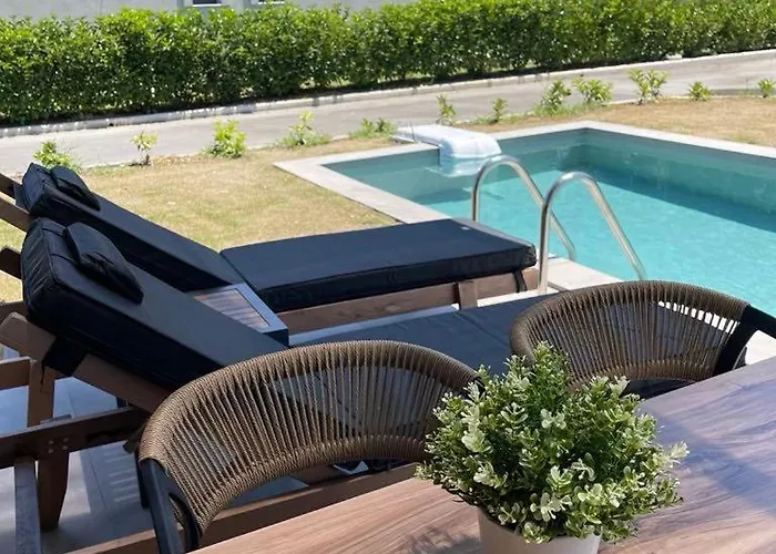 Olympus Seaside Luxury Pool *